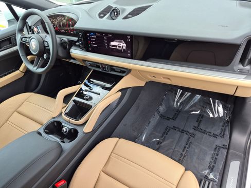 New 2026 Porsche Cayenne Coupe AWD/4WD image 25