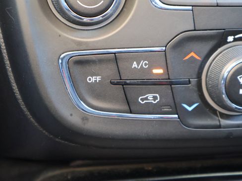 Used 2021 Jeep Compass Limited image 30