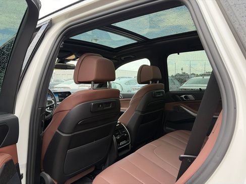 Used 2022 BMW X5 xDrive40i w/ M Sport Package AWD/4WD image 4
