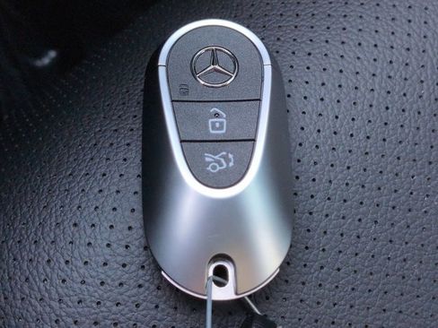 Certified 2025 Mercedes-Benz GLC 300 4MATIC image 30