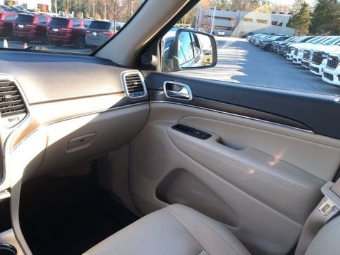 Used 2017 Jeep Grand Cherokee Limited image 20