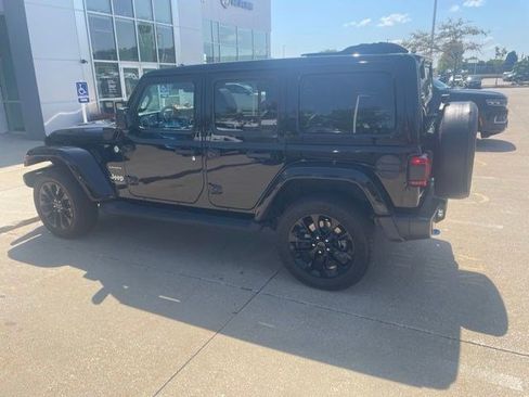Certified 2024 Jeep Wrangler Unlimited Sahara w/ Technology Group AWD/4WD image 6