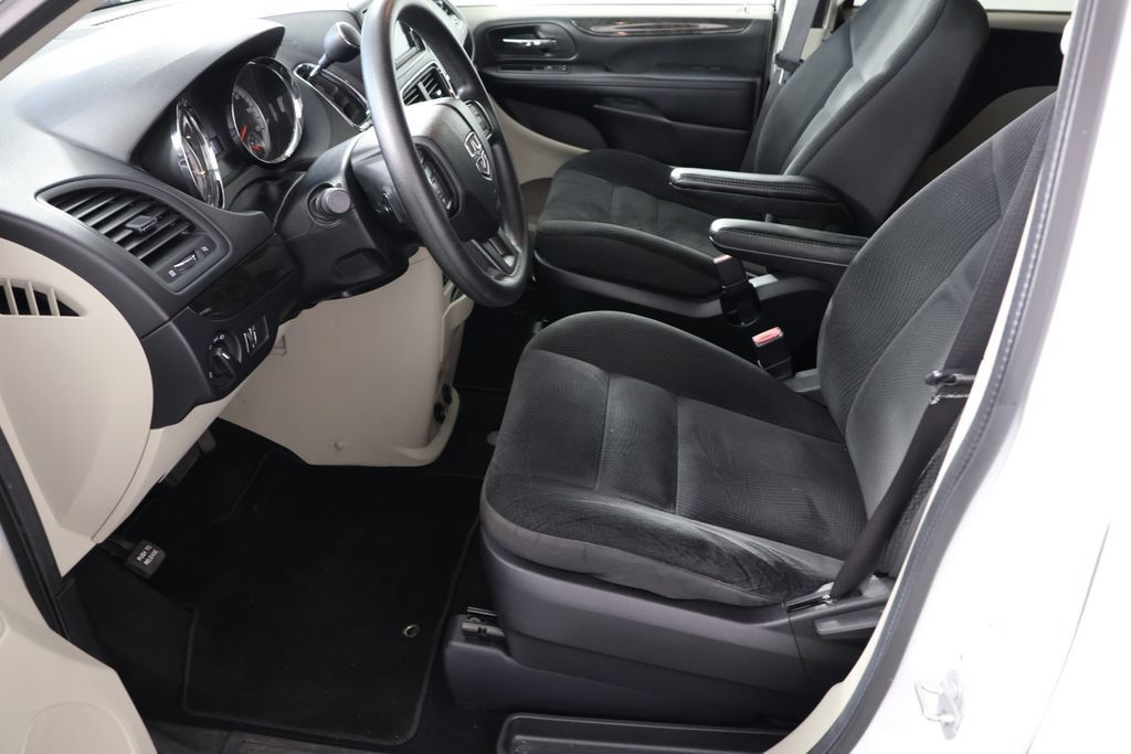 Used 2019 Dodge Grand Caravan SE FWD image 13