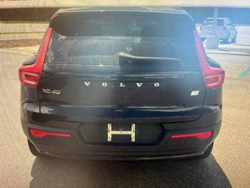 Used 2024 Volvo XC40 B5 Plus AWD/4WD image 2
