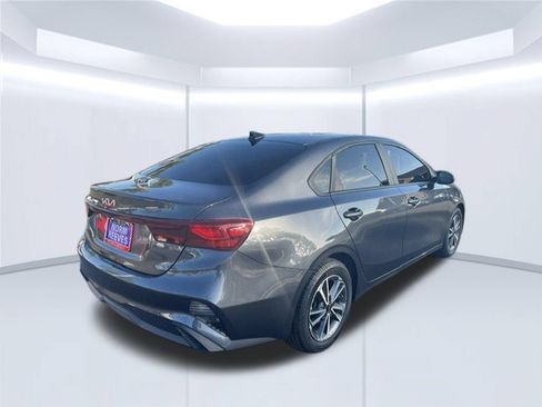 Used 2022 Kia Forte LXS FWD image 5