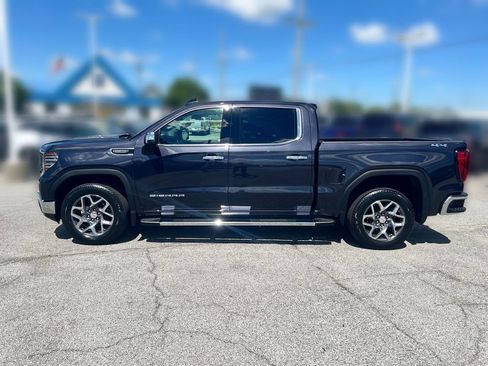 Used 2022 GMC Sierra 1500 SLT w/ SLT Premium Plus Package AWD/4WD image 2