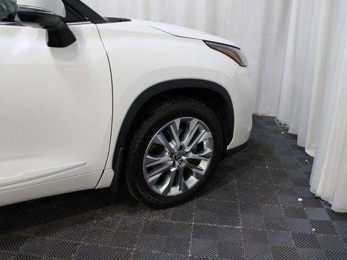 Used 2020 Toyota Highlander Limited image 12