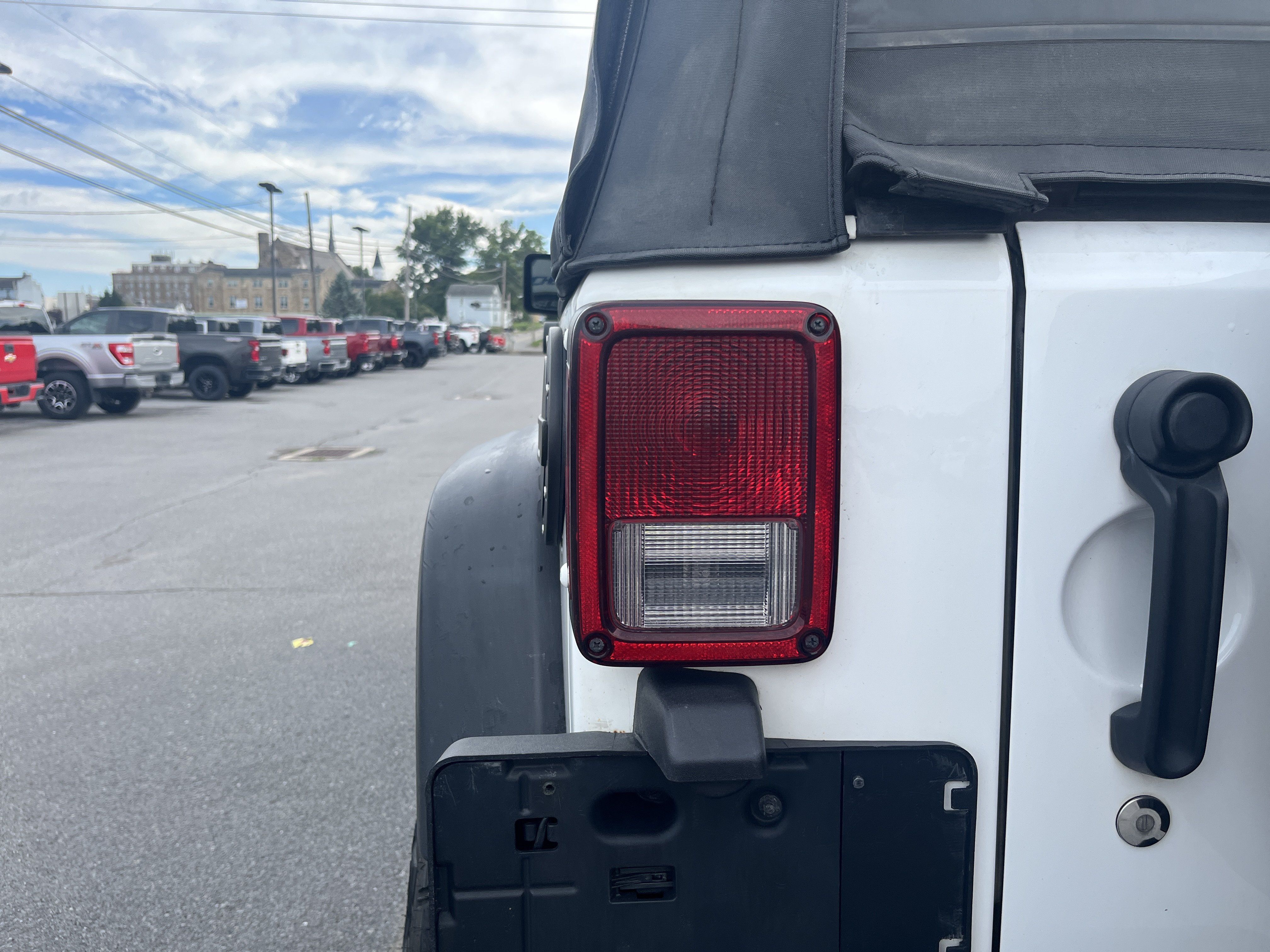 Used 2018 Jeep Wrangler Unlimited Sport S AWD/4WD image 15