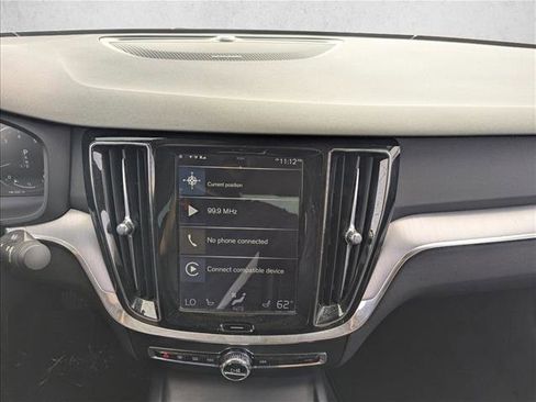 Used 2020 Volvo S60 T5 Momentum w/ Premium Package image 11