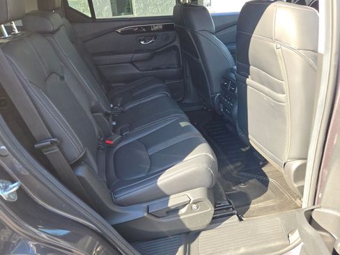 Used 2025 Honda Pilot EX-L image 11