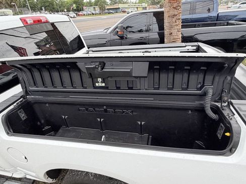 Used 2017 RAM 1500 Classic SLT RWD image 12