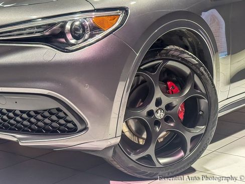 Used 2023 Alfa Romeo Stelvio Veloce image 5