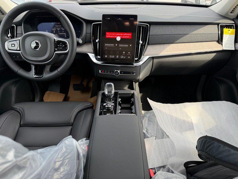 New 2026 Volvo XC90 T8 Ultra w/ Protection Package Premier AWD/4WD image 7
