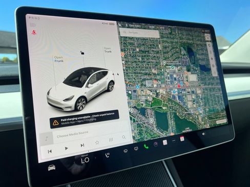 Used 2020 Tesla Model Y Long Range image 44