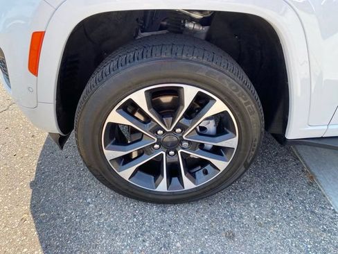 Used 2022 Jeep Grand Cherokee Overland w/ Adv Protech Group III AWD/4WD image 13