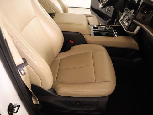 Used 2024 Ford Expedition Max XLT image 15