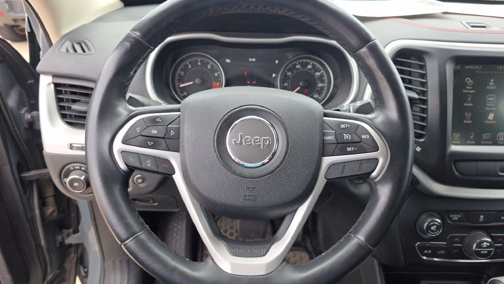 Used 2014 Jeep Cherokee Trailhawk w/ Comfort/Convenience Group AWD/4WD image 14