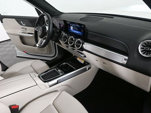 Used 2025 Mercedes-Benz GLB 250 image 23