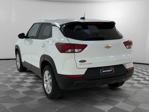 Used 2021 Chevrolet TrailBlazer LS FWD image 3