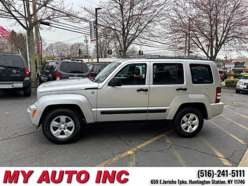 Used 2011 Jeep Liberty Sport image 7