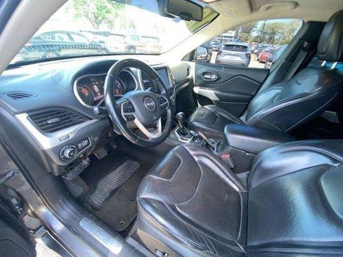 Used 2018 Jeep Cherokee Overland AWD/4WD image 19