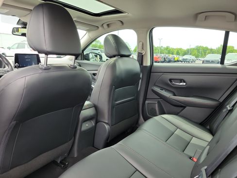 Certified 2021 Nissan Sentra SR w/ SR Premium Package FWD image 14