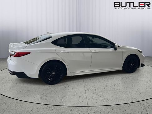 Used 2025 Toyota Camry SE w/ Convenience Package image 7