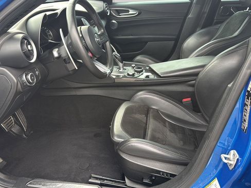 Used 2018 Alfa Romeo Giulia Quadrifoglio w/ Driver Assist Dynamic Package image 12