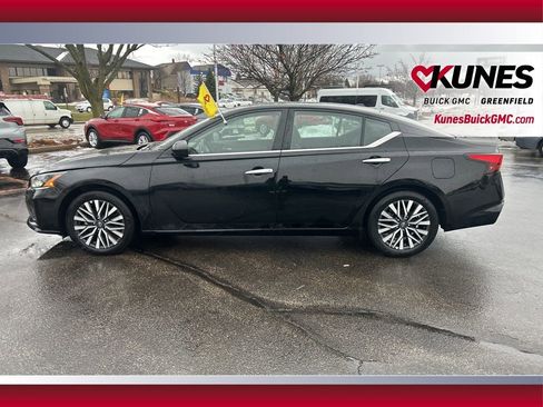 Used 2024 Nissan Altima 2.5 SV image 10