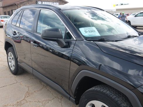 Used 2021 Toyota RAV4 LE AWD/4WD image 10