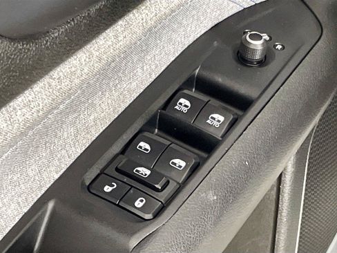 Used 2024 Jeep Compass Latitude AWD/4WD image 19