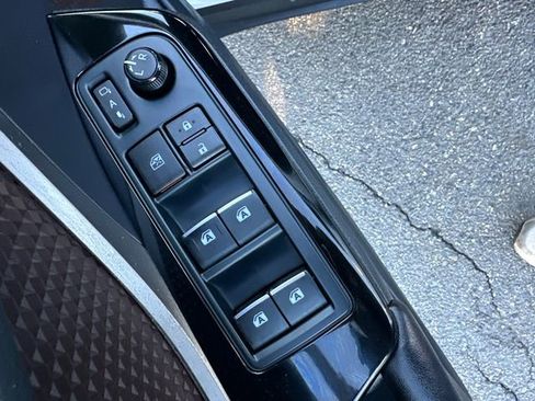 Certified 2019 Toyota C-HR Limited image 28