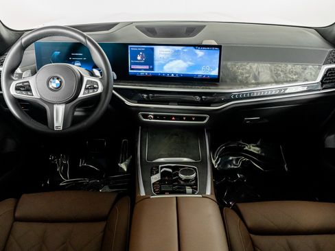 Used 2025 BMW X7 xDrive40i w/ M Sport Package image 52