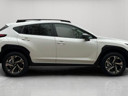 Used 2025 Subaru Crosstrek 2.0i Premium image 3