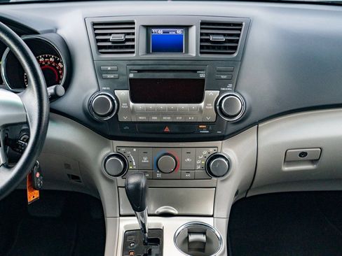 Used 2013 Toyota Highlander SE image 17