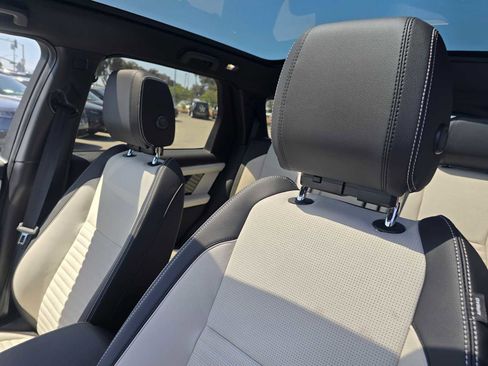 New 2023 Land Rover Discovery Sport SE R-Dynamic image 26