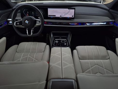 Certified 2025 BMW 760i xDrive w/ Luxury Rear Seating Package AWD/4WD image 32
