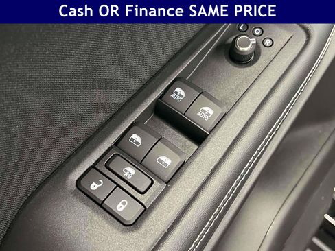 Used 2026 Jeep Cherokee Laredo AWD/4WD image 17