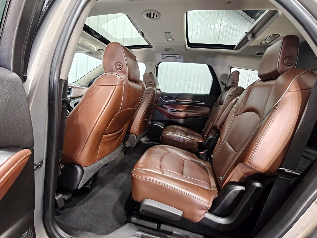 Used 2018 Buick Enclave Avenir w/ Avenir Technology Package AWD/4WD image 31