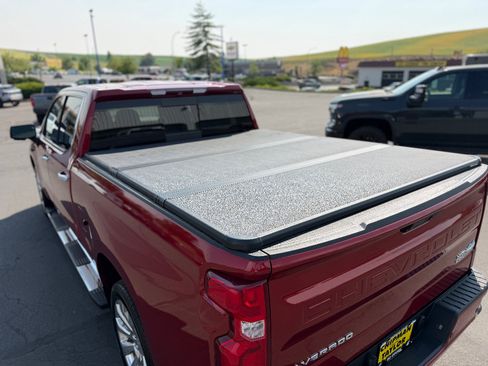 Used 2019 Chevrolet Silverado 1500 High Country w/ Technology Package AWD/4WD image 23
