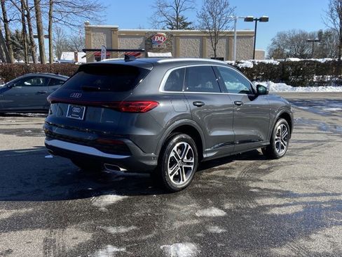 Used 2025 Audi Q5 Premium w/ Convenience Package image 5