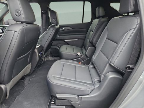 Used 2024 Chevrolet Traverse LT image 13