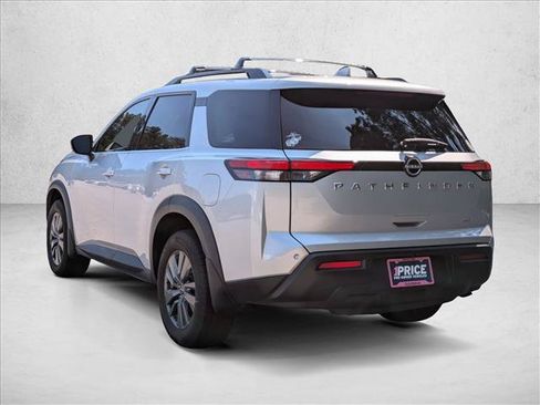 Used 2022 Nissan Pathfinder SV FWD image 8