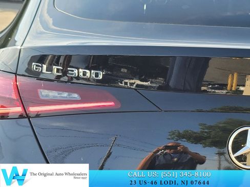 Used 2025 Mercedes-Benz GLC 300 4MATIC image 14
