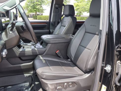 Used 2025 GMC Sierra 3500 Denali w/ Denali Reserve Package AWD/4WD image 30