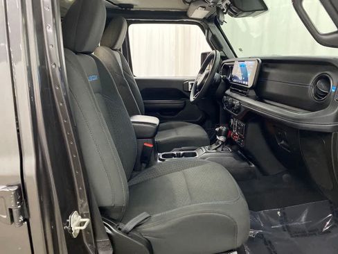 Used 2024 Jeep Wrangler Unlimited Rubicon 4xe AWD/4WD image 19