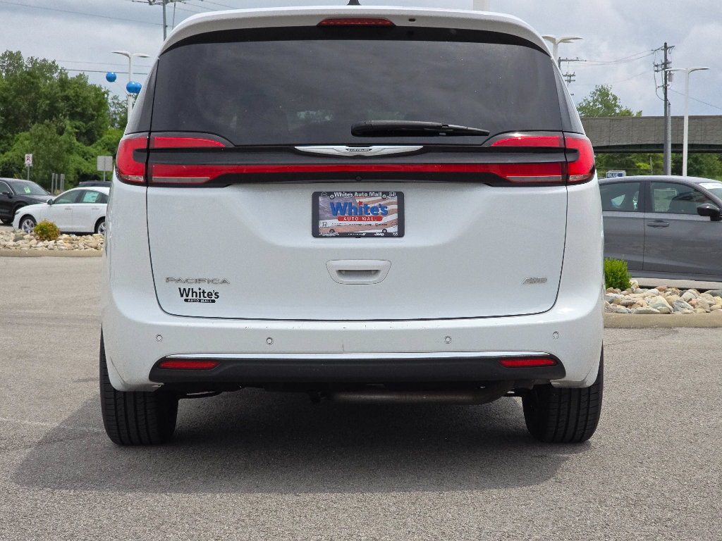 Used 2023 Chrysler Pacifica Touring-L AWD/4WD image 6