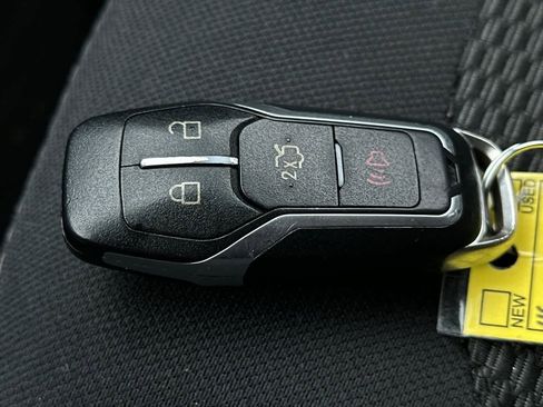 Used 2017 Ford Explorer XLT image 23