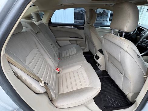 Used 2019 Ford Fusion SE FWD image 15