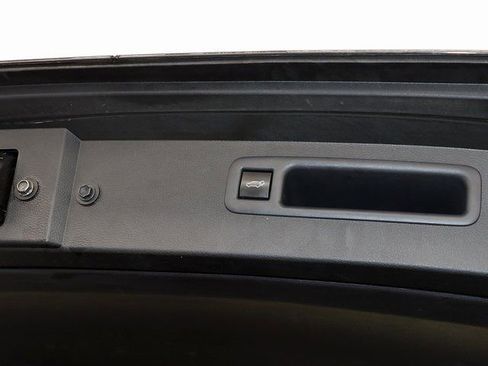 Used 2023 Toyota Highlander XLE image 28